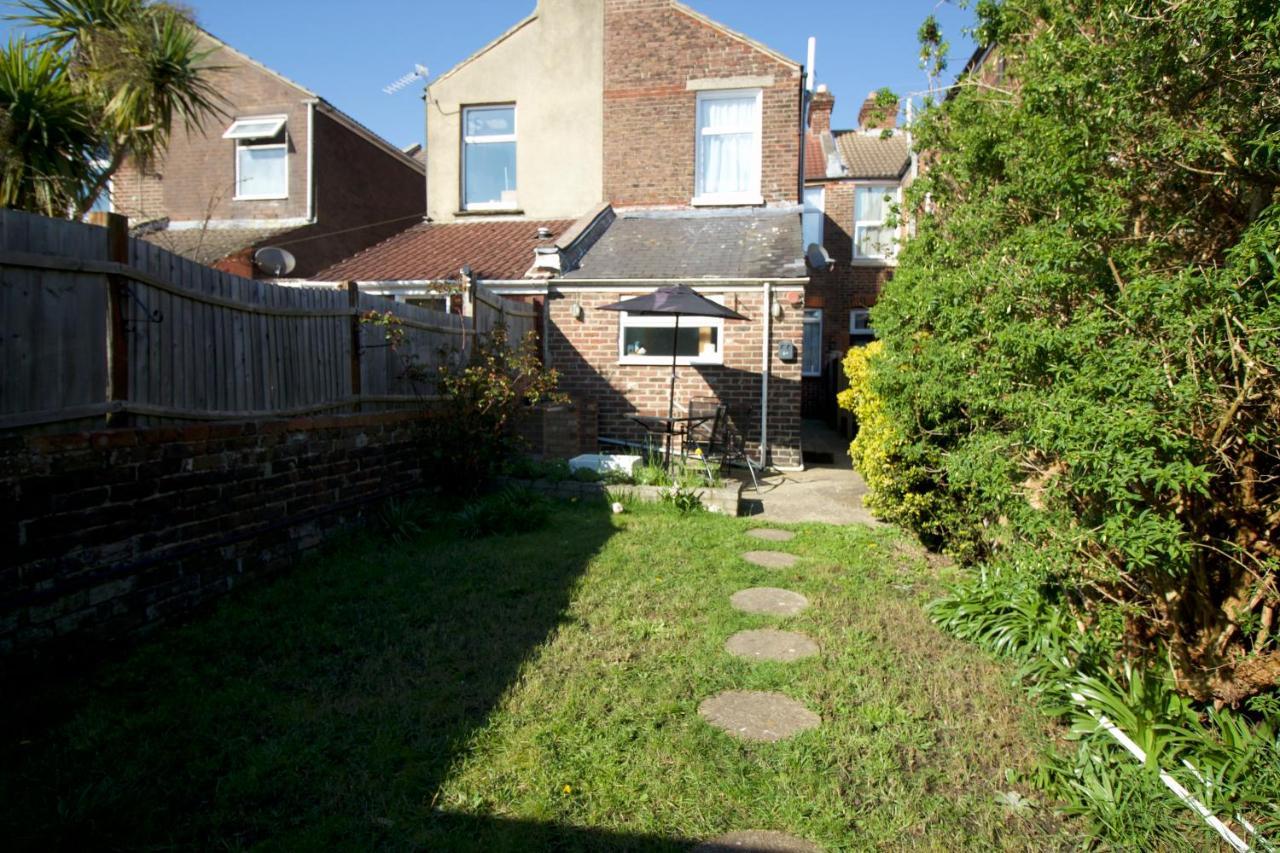 Thirty Barons Villa Southsea Buitenkant foto